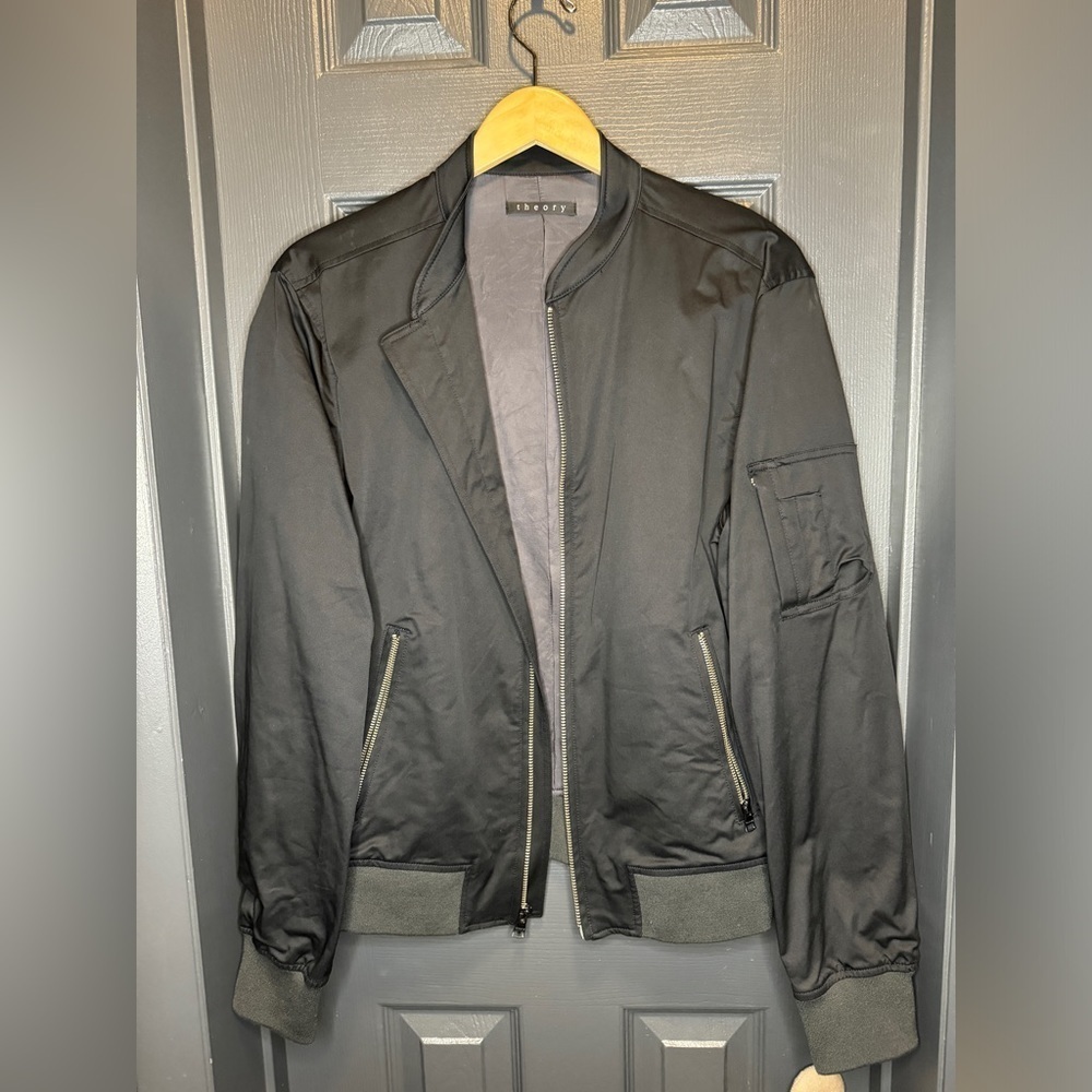 Theory bomber jacket in black size small like new​​​​